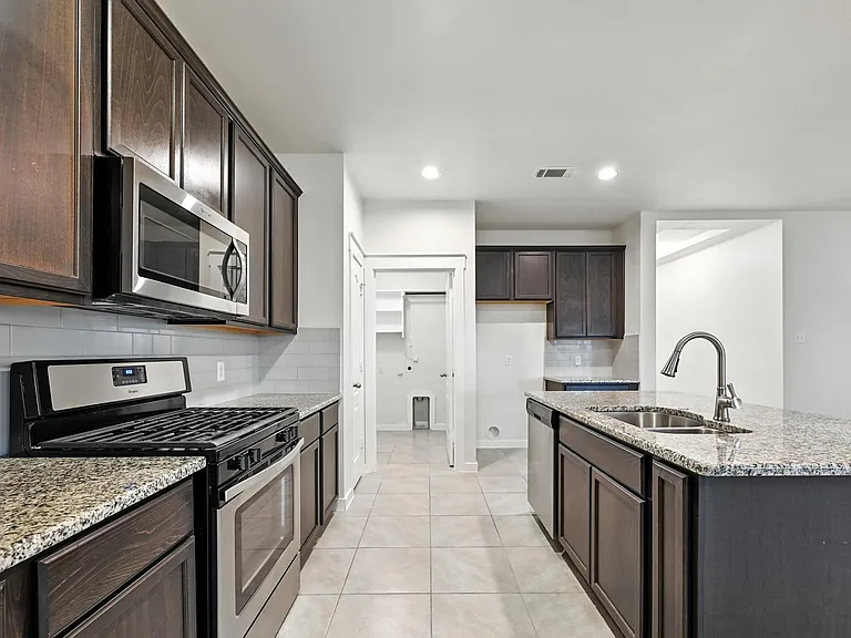 1581 Ferguson Dr — Photo 9