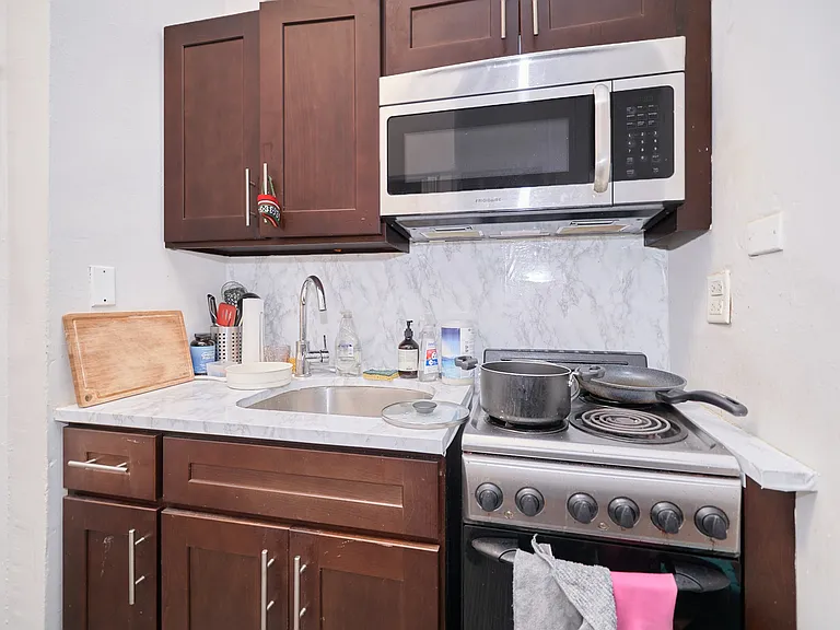 331 W 43rd St #3C — Photo 8