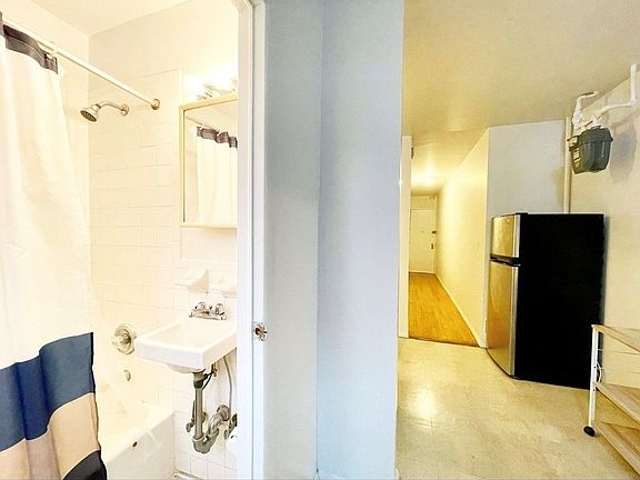 5th image of 329 E 94th St APT 26
