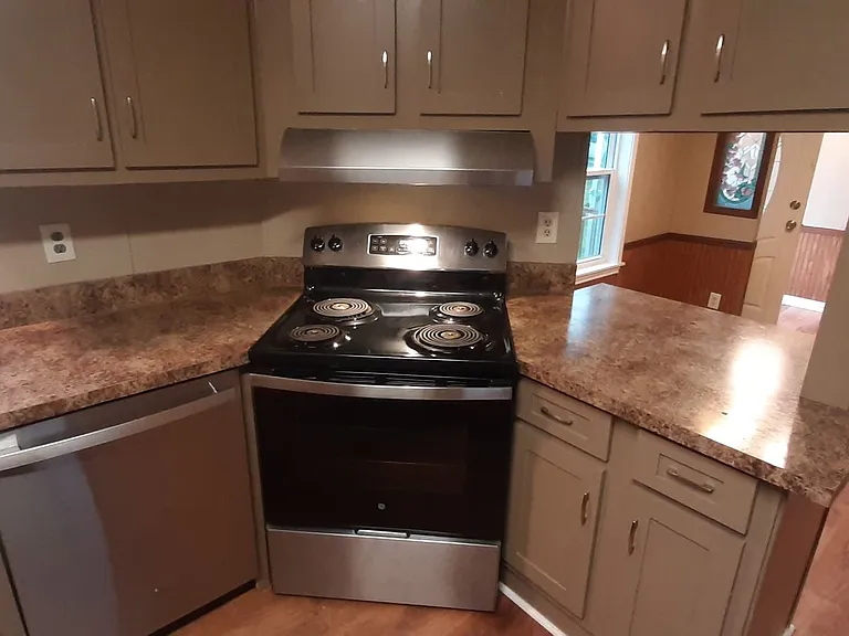 261 Romance Rd — Photo 6