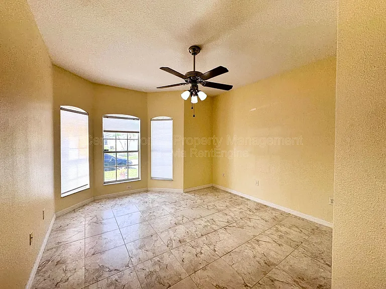 140 Moss Ln — Photo 2