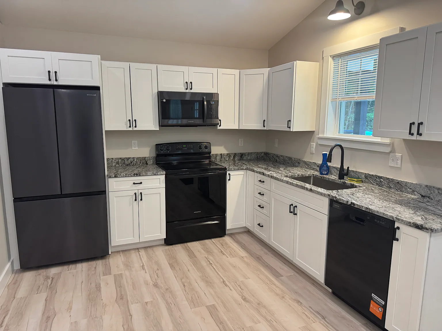 1 bed, 784 sqft, $2,050 — Photo 4