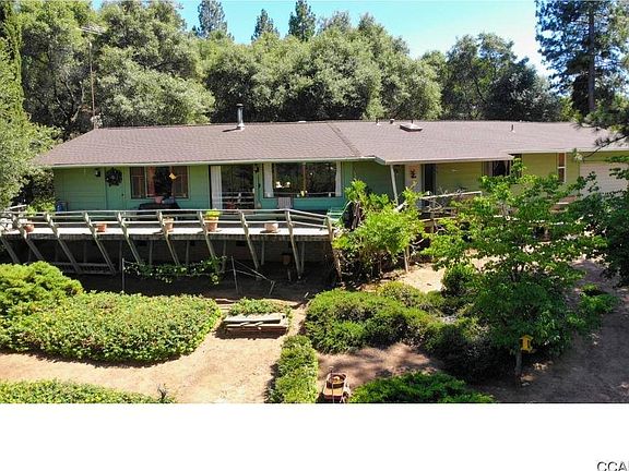 3rd image of 685 Fair Oaks Ln