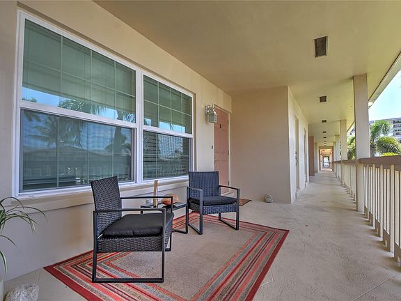4th image of 934 SE 9th Avenue #11