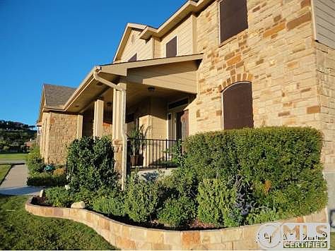 4th image of 2001 Blue Heron Ln