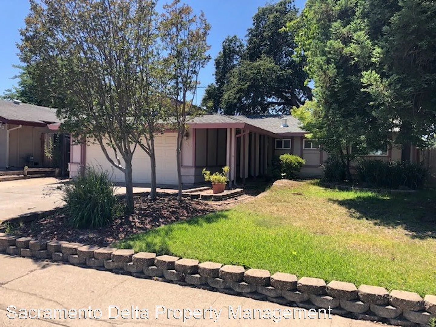 7940 Garry Oak Dr photo 1