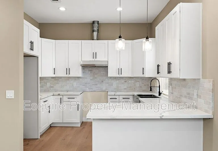 547 N Carty Dr — Photo 7