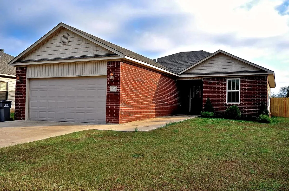 Building Photo - 4725 Wildwood Ln