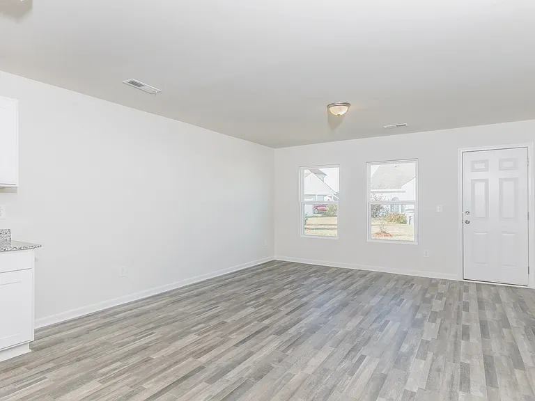 1228 Zoysia Dr — Photo 2