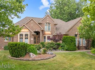 3953 Lake Forest Dr, Sterling Heights, MI