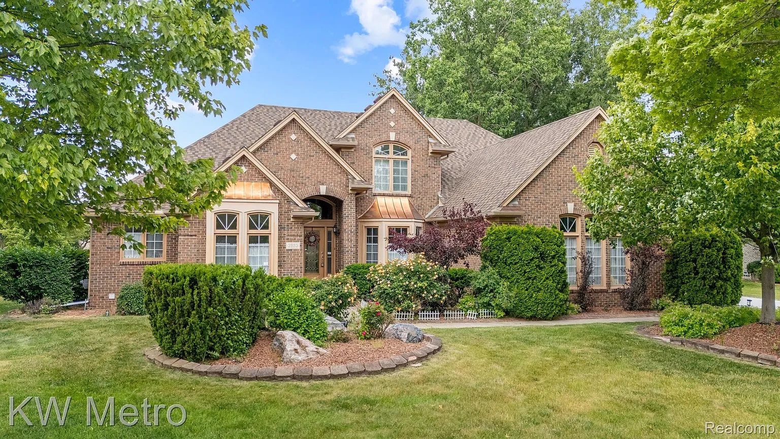 3953 Lake Forest Dr photo 1