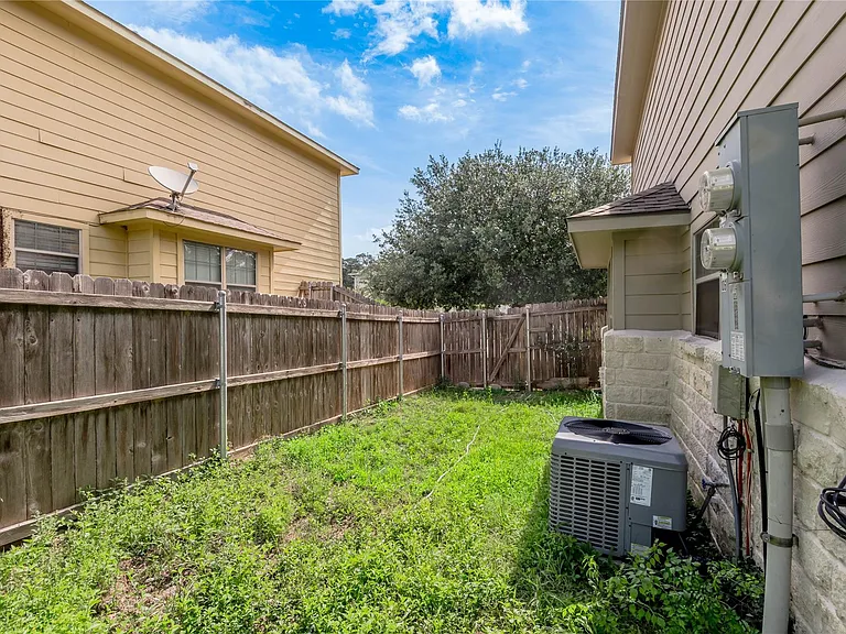 104 Yegua Cir — Photo 25