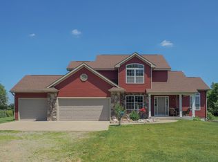 471 8th St, Plainwell, MI 49080