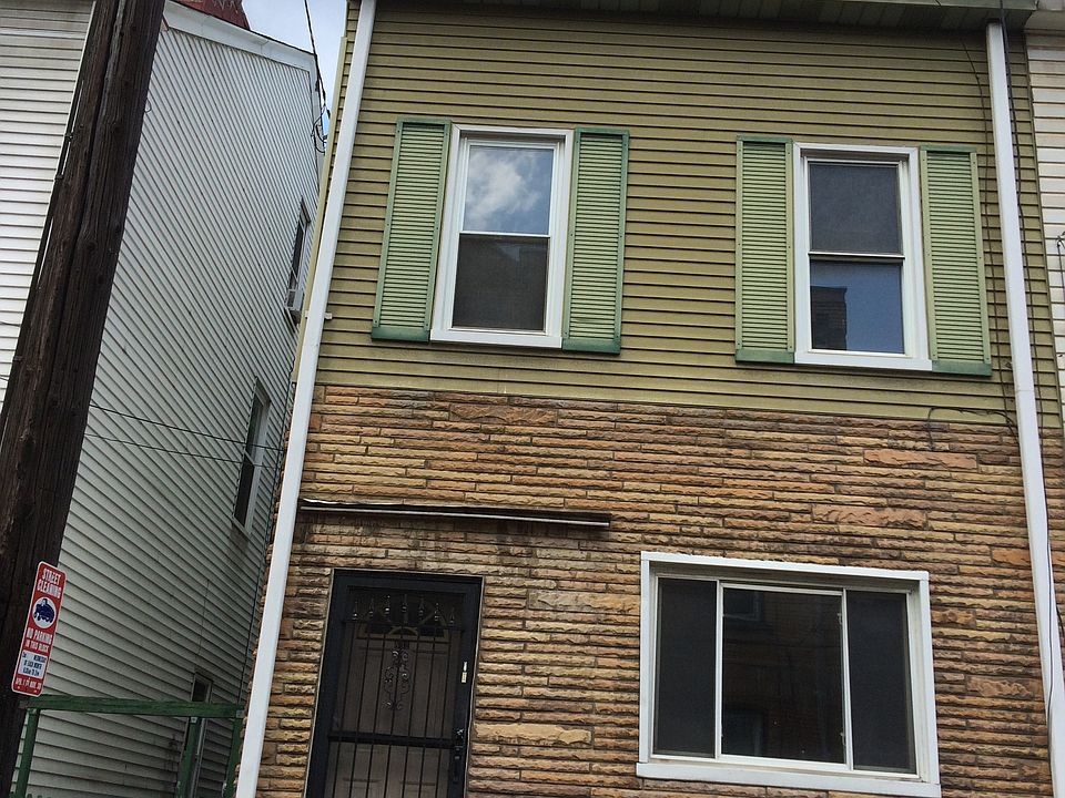 2nd image of 832 Concord St