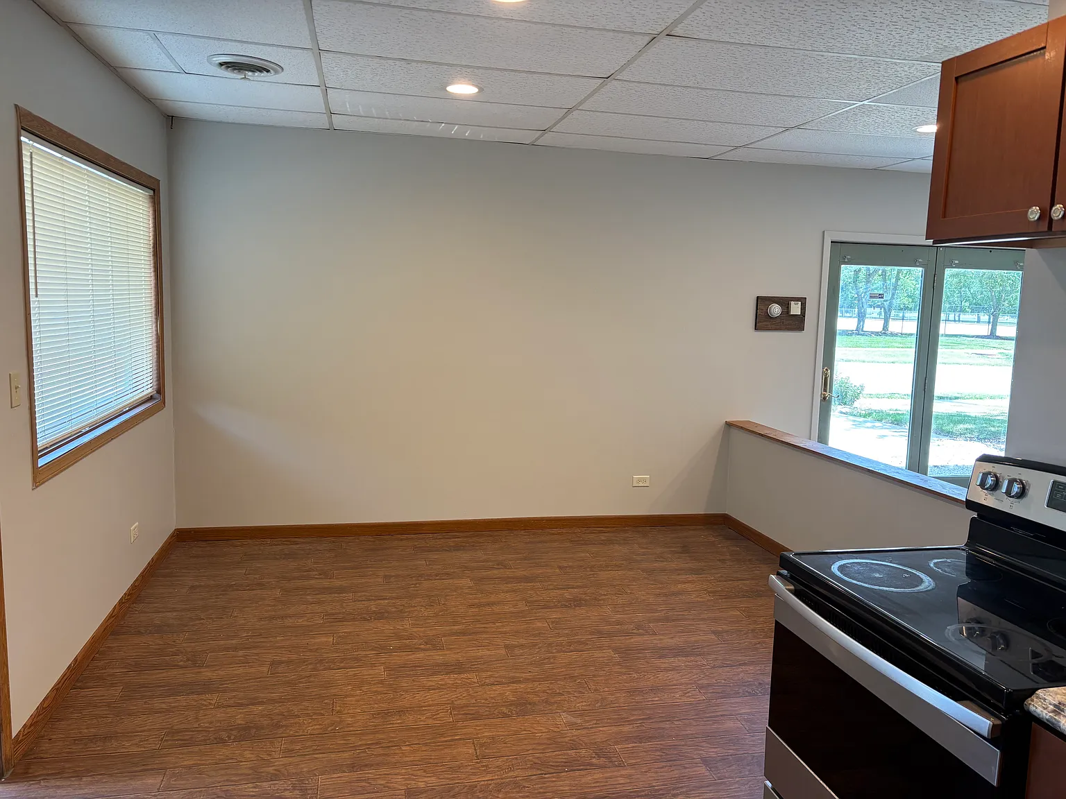 421 N Main St — Photo 2