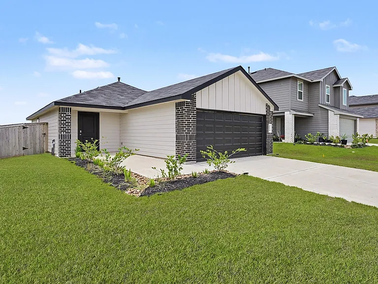 40839 Hawthorne Glades St — Photo 2