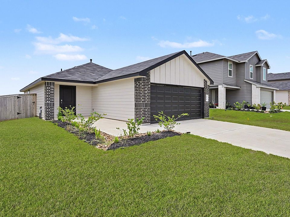 1st image of 40839 Hawthorne Glades St