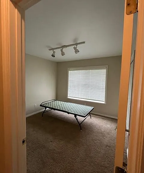 930 Robins Pl — Photo 11