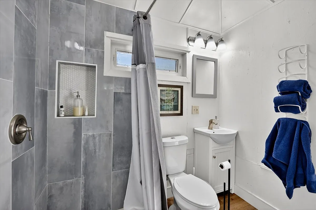 2 bed, 1080 sqft, $2,100 — Photo 4