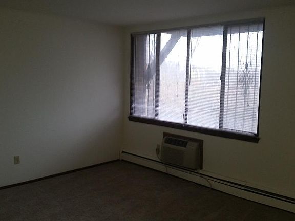 4th image of 2333 N Oakland Ave APT 301