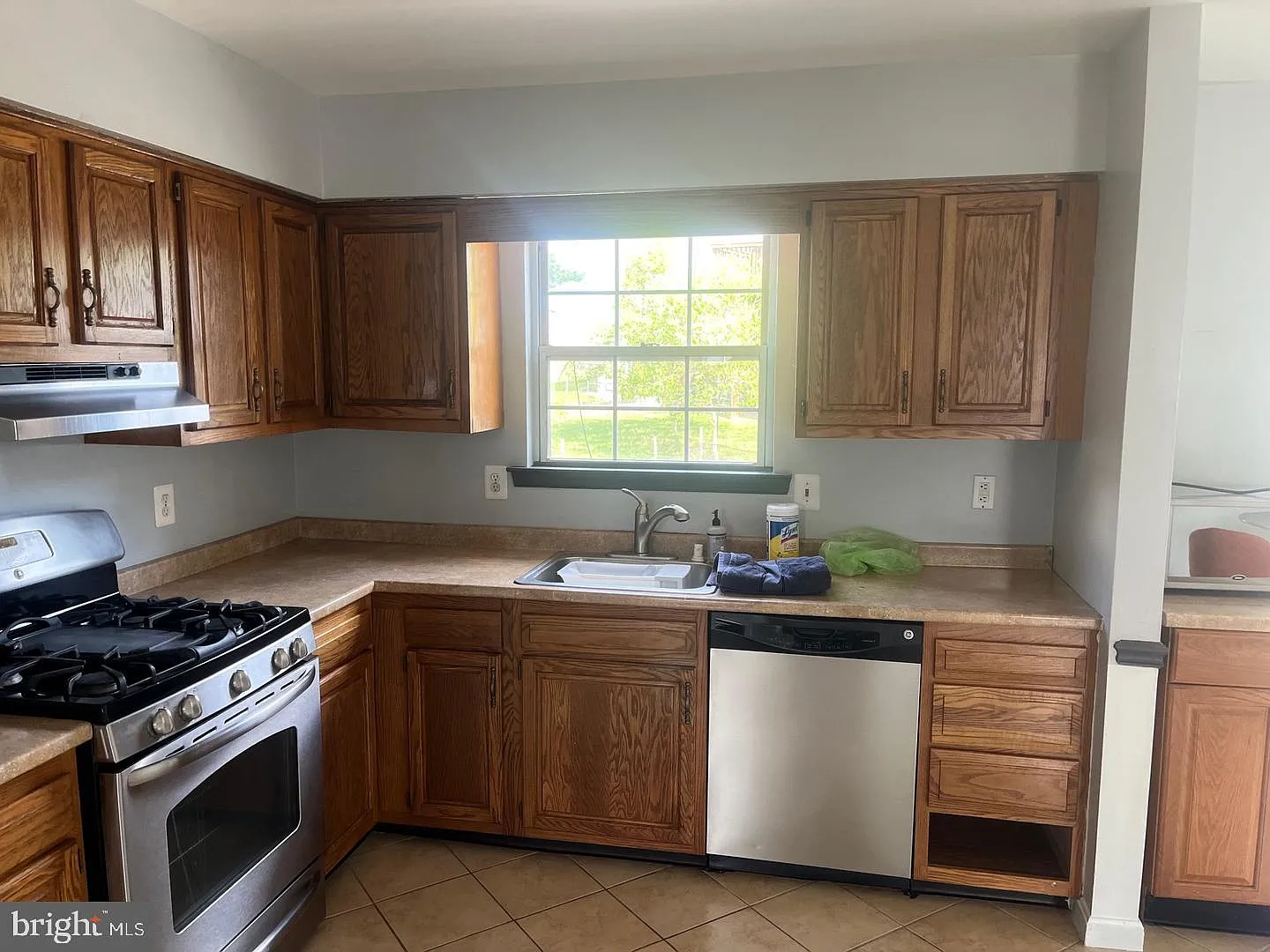 4 bed, 3.0 bath, 1220 sqft, $3,495 — Photo 4