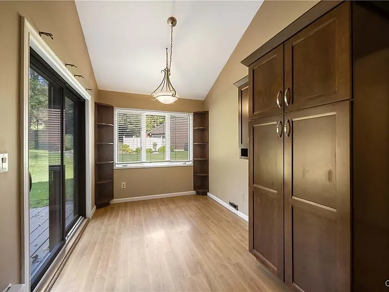 17 Jarvis Dr — Photo 2