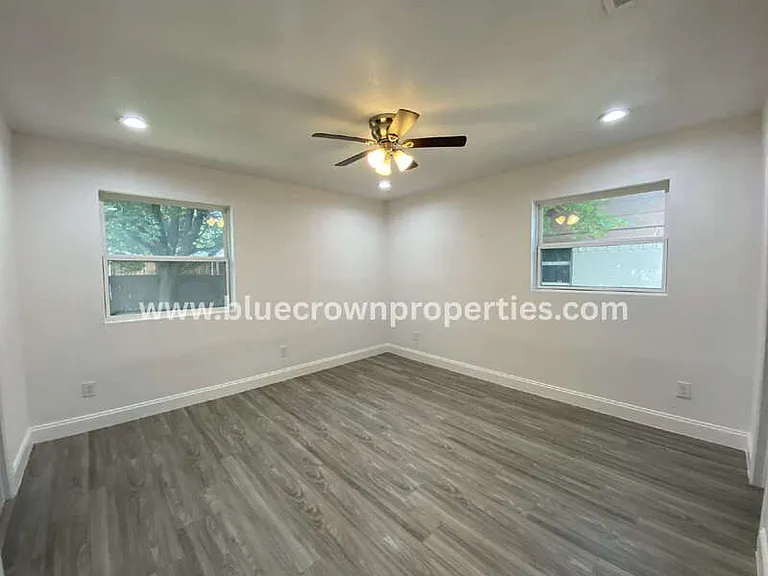 3035 Townsend Dr — Photo 9