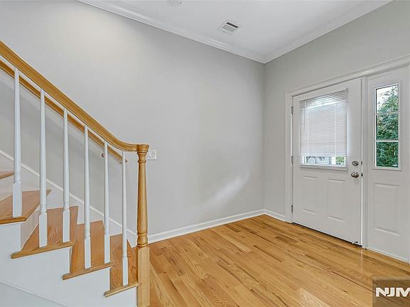 4th image of 0-32 Saddle River Road