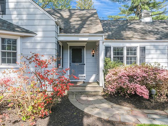 2nd image of 194 Huntington Bay Road