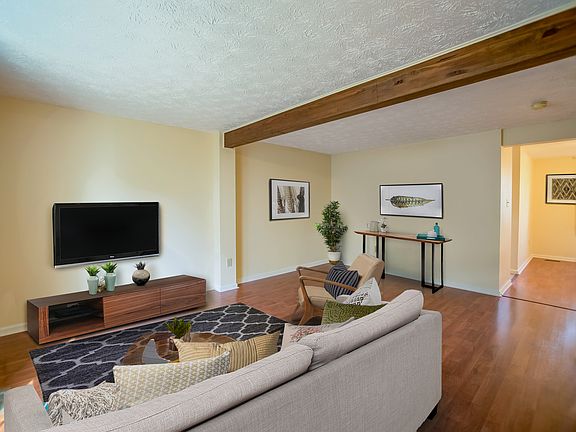 4th image of 15 Crosswood Ct