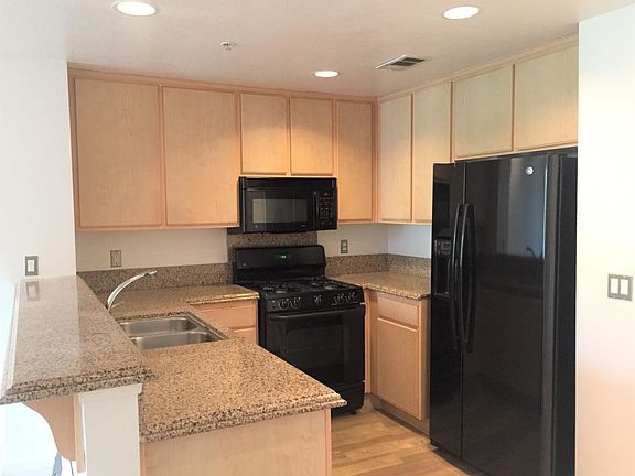 2nd image of 160 S Hudson Ave Unit 312