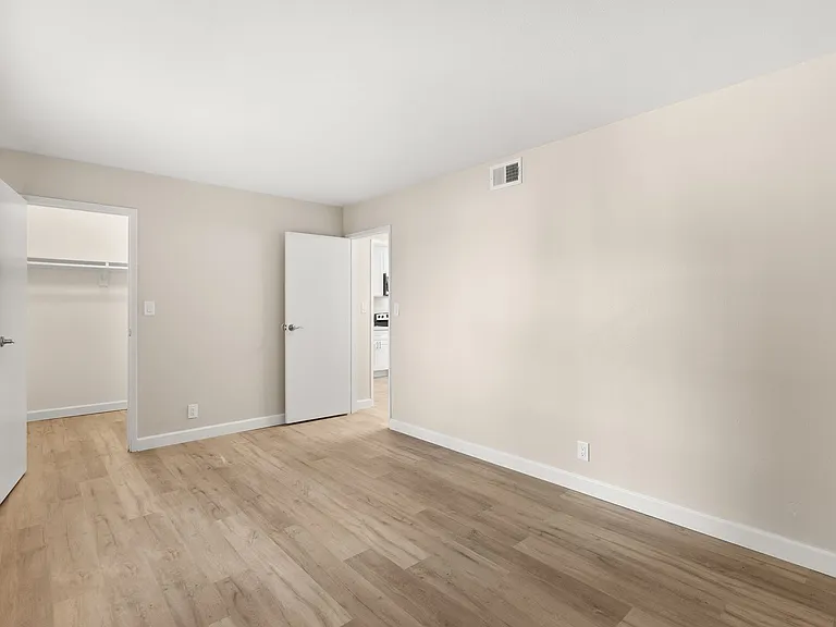 Applewood Apartments — Photo 14