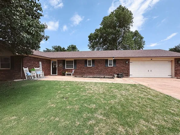 606 Cowboy Ln, Waukomis, OK 73773