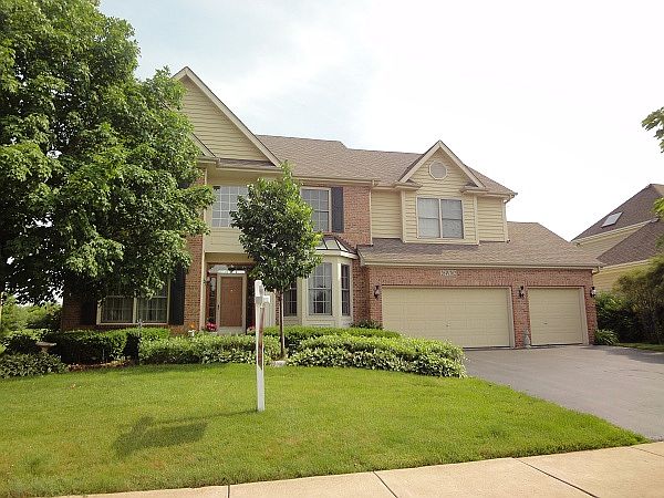 1st image of 26W362 Pinehurst Dr