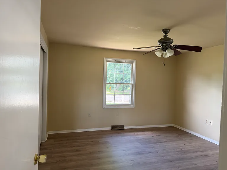 121 Woodgate Cir — Photo 16