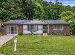 132 Valley View Dr, Huntington, WV 25704