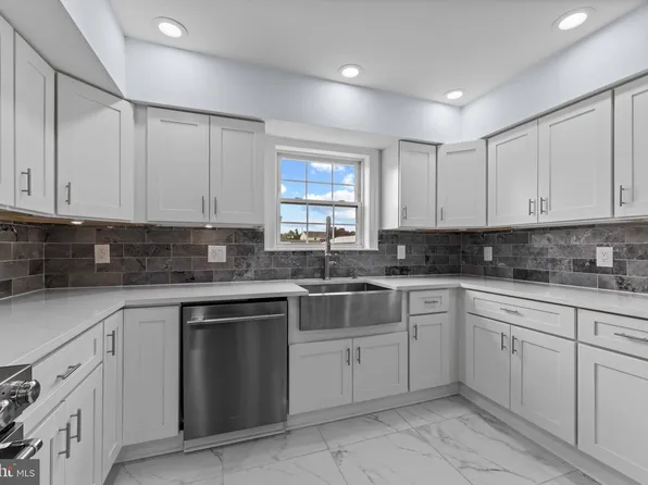 8424 Smallwood Ct, Pasadena, MD 21122