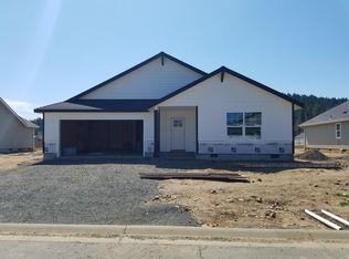 235 Retirement Ln, Cave Junction, OR 97523