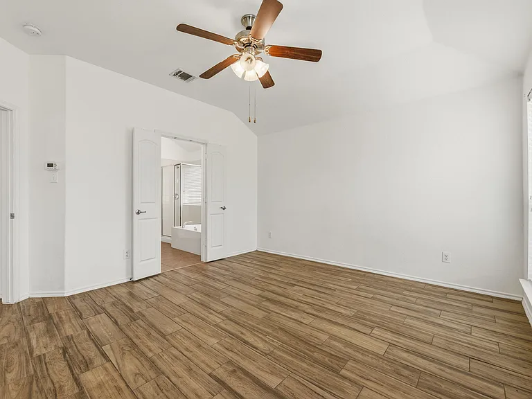 1011 Meadow Green Ct — Photo 14