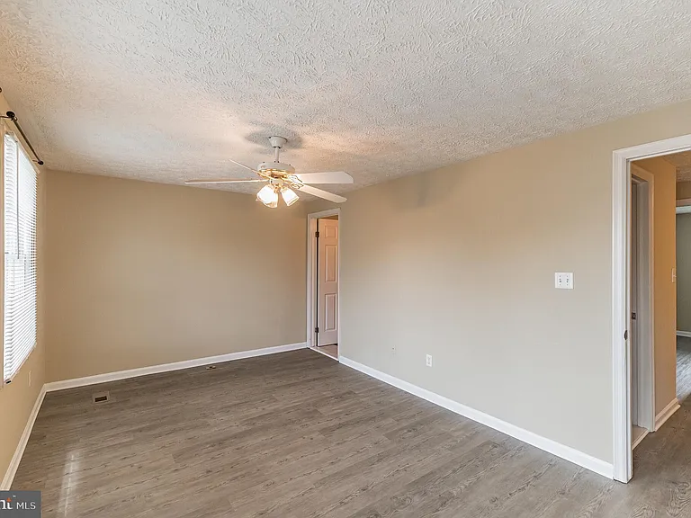 6302 Betsy Ross Ct — Photo 20