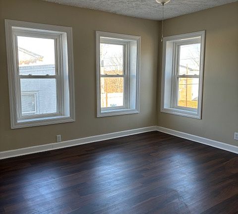 5th image of 142 Broadway St #5