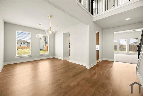 6 bed, 4029 sqft, $3,795 — Photo 4