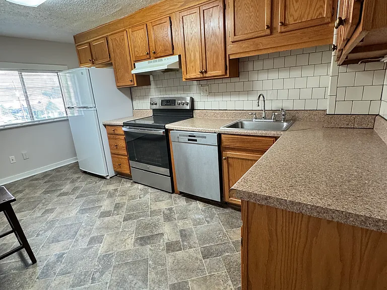 698 Queen St SW #1 — Photo 4
