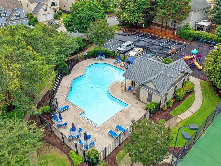 565 Alstonefield Dr — Photo 45