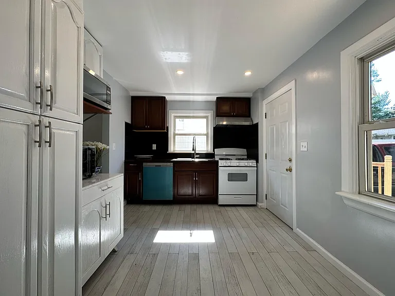 750 S Springfield Ave — Photo 7