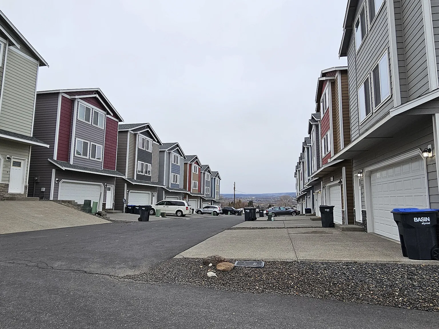 3 bed, 2.5 bath, 1700 sqft, $1,900 — Photo 2
