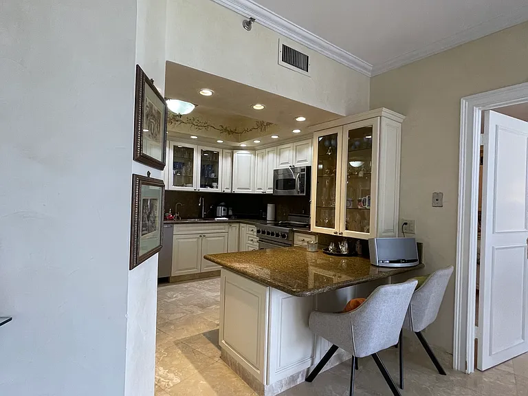 20281 E Country Club Dr — Photo 9