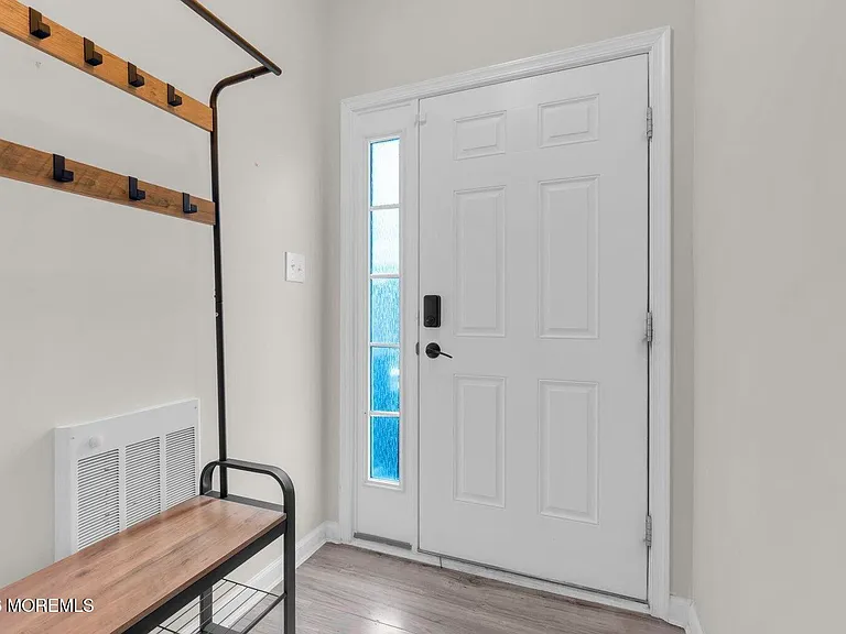 14 Kyle Dr — Photo 2