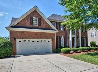 12104 Farnborough Rd, Huntersville, NC 28078