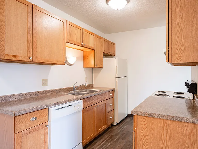 West Fargo, ND Saddlebrook Apartments | 21B | Kitchen